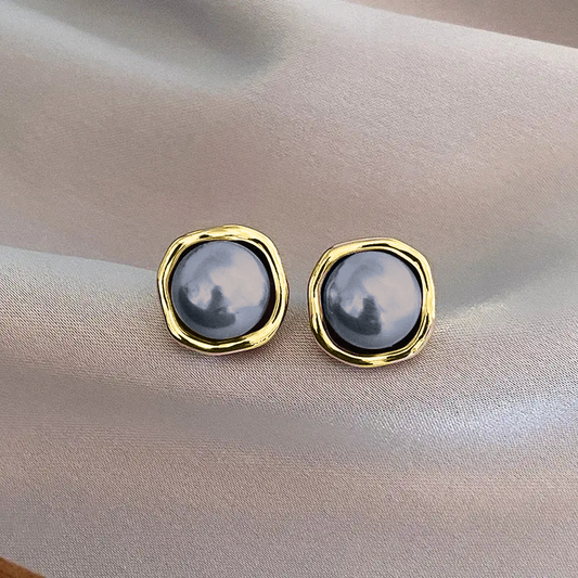 Lynn - Pearl Stud Earrings