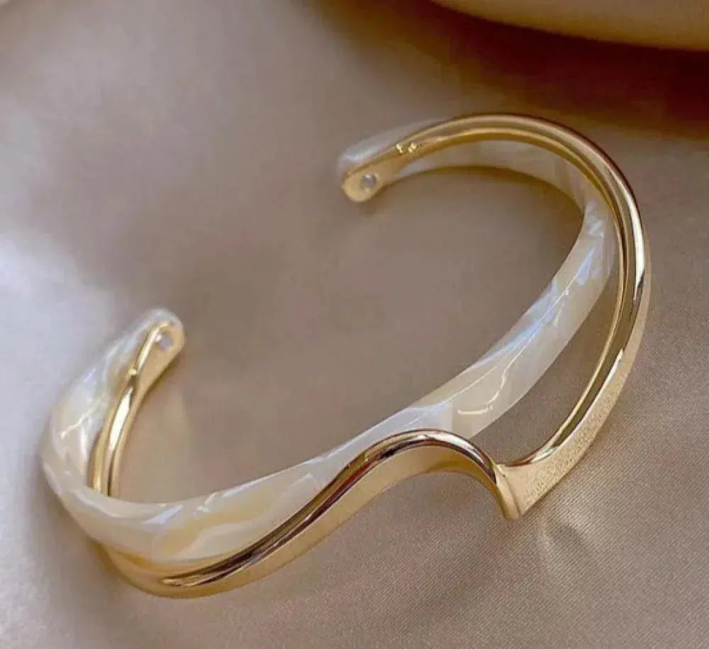 Ellen - Cuff Bracelet